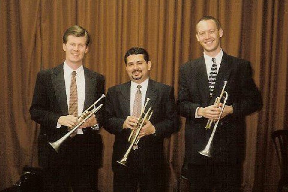 Luis Engelke with members of the Orquestra Petrobras Sinfônica